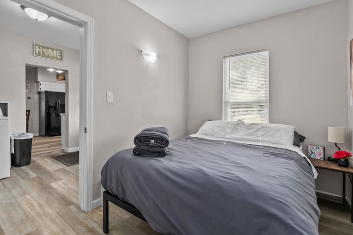 يوفر هذا السرير المزدوج قيلولة طويلة، ونومًا إضافيًا، وبدون أي ندم.