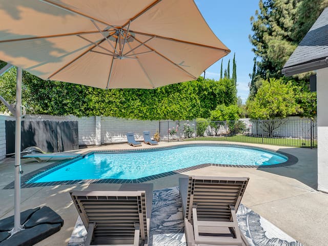 Bright, Stylish 4BD Modern House + Private Pool