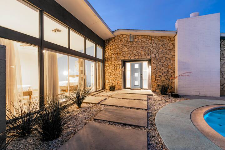 4bd Mid-Century Modern Gem w/Pool!5 mins to Strip! gallery image 4