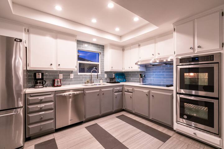 4bd Mid-Century Modern Gem w/Pool!5 mins to Strip! gallery image 5