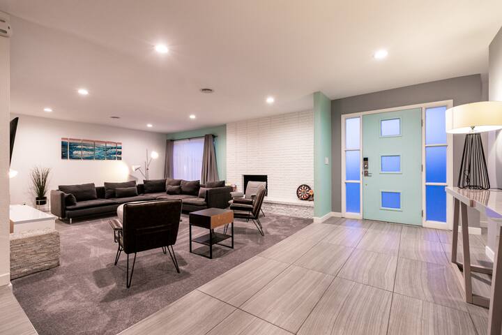 4bd Mid-Century Modern Gem w/Pool!5 mins to Strip! gallery image 3