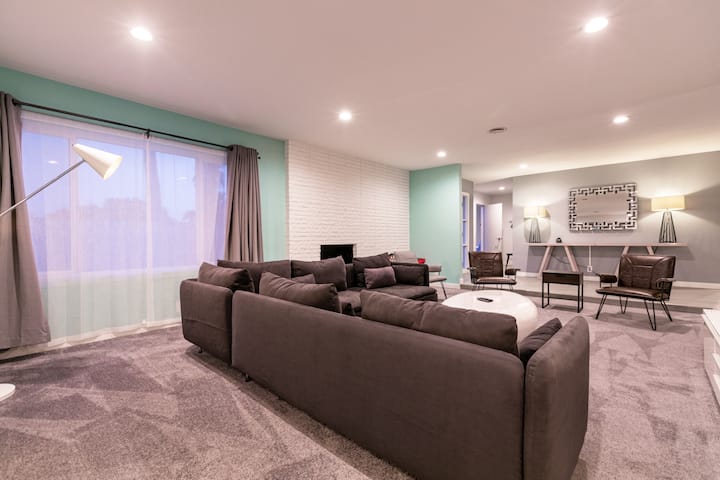Mid-century 4bd W/pool! 1mi To Convention Center! - Las Vegas Strip, NV