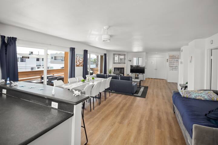 6 Bedroom Water View Home – North Mission Beach gallery image 5