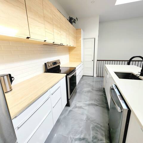 Modern town house 3 bed + 1 parking gallery image 3