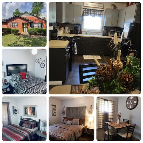 Rustic Modern Home near downtown 3 BR 1BA LG Yard