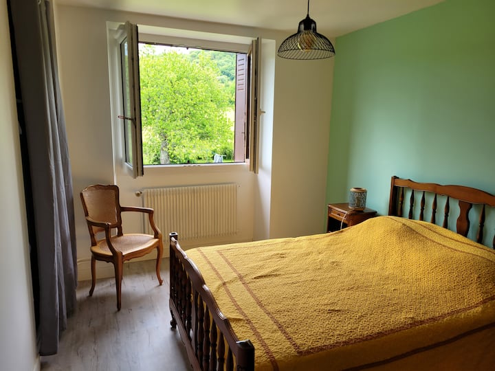 เตียงคู่ 140 หลังพร้อมพื้นที่จัดเก็บวิวชนบท