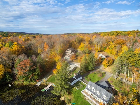 Top Airbnb: Modern Lakefront Oasis | Dock, Fire Pit, Game Room in Albany / Schenectady / Troy