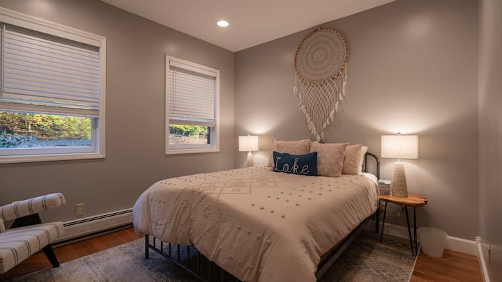 * ห้องนี้เพิ่งได้รับการอัพเกรด! ตอนนี้มีเตียงขนาดคิงไซส์ รูปใหม่เร็วๆนี้ !* 