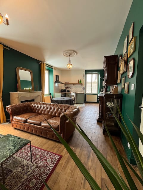 Shelby Suite • Unique Accommodation • Peaky’s Spa