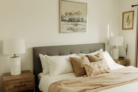 Mainerz-2bedroom King & Double/Full Suite #202