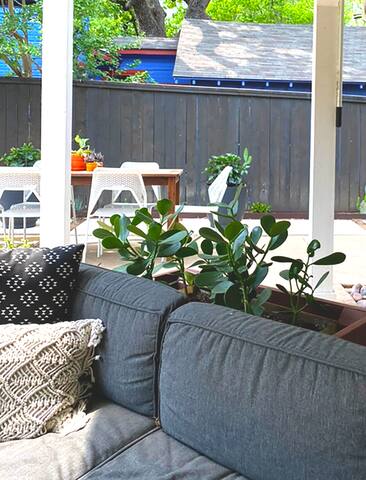 Home in the Heart of Austin with a private pool. gallery image 5