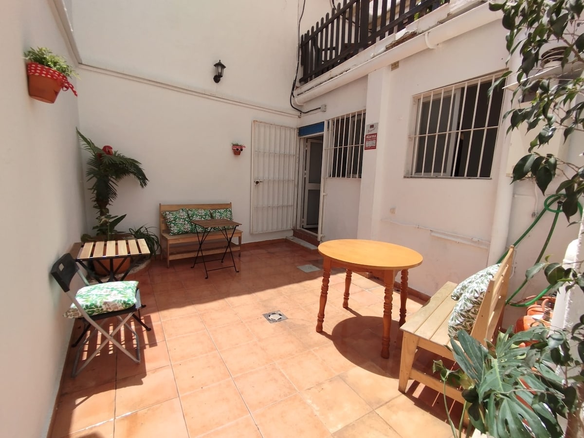 Popular Airbnb listing: Entire House with A/C + Terrace in Center 1kmBeach in Lagunillas