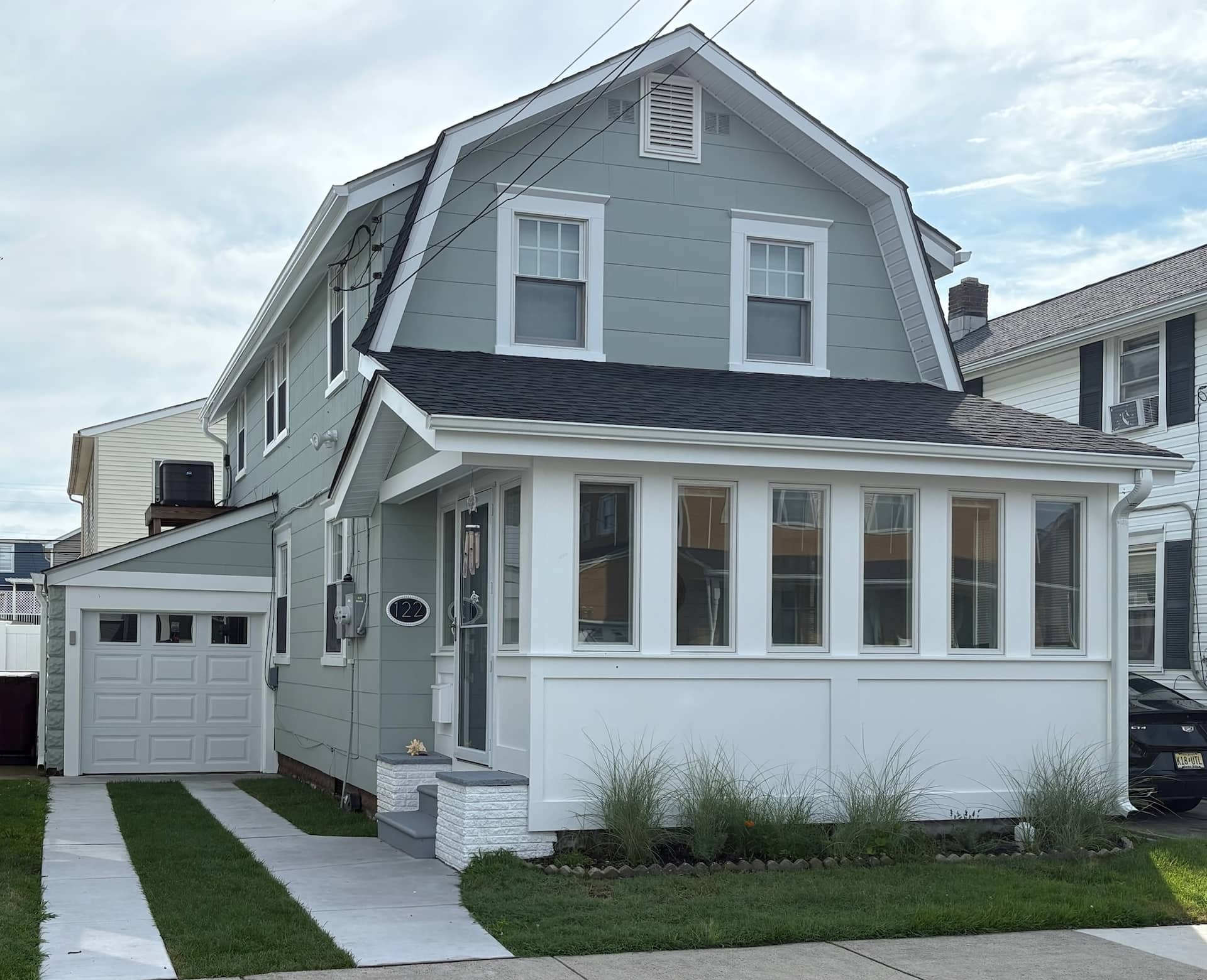 Beach Bungalow - 3 bedroom/2 bath, walk to beach!