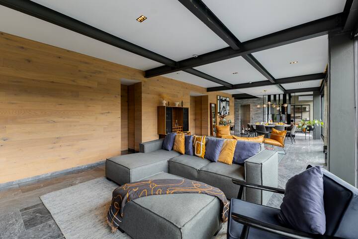 Capitalia | Luxe 3BR w/ balcony, Near to Masaryk gallery image 5