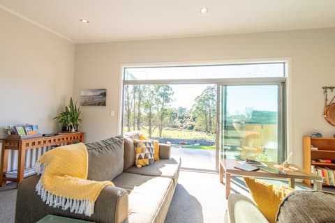 Private Oasis 
Country Escape 
3 x bed - 6 guests