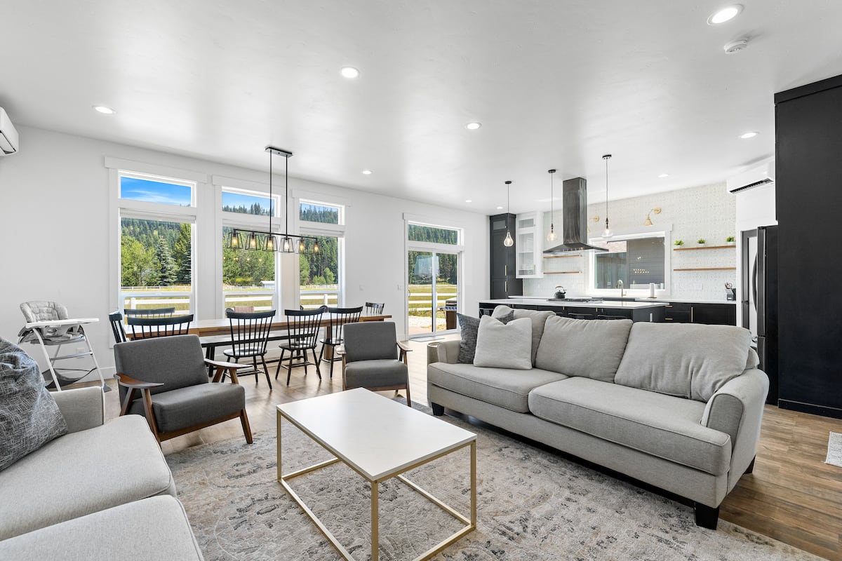 Three Primary Suites: Family and Dog Friendly