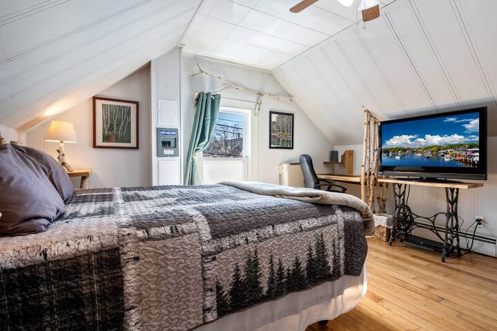 Maine Themed Stay With Cozy Accents- New Kitchen! - Biddeford, ME