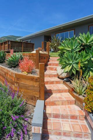 BU BEACH HOUSE – Walk to Beach gallery image 2