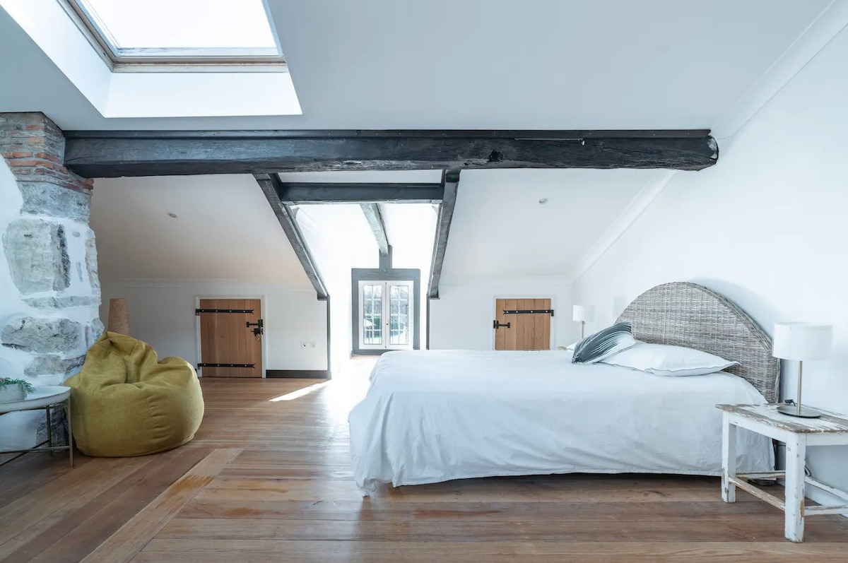 jedan bračni krevet (180x200)