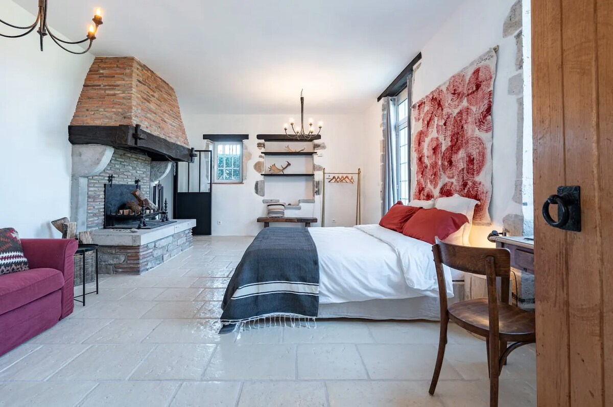 Jedan bračni krevet (širine 180-220 cm