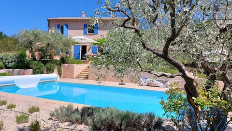 Friendly house with pool and large garden