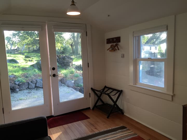 Sonoma Country Cottage, On 50 Acre - Petaluma, CA