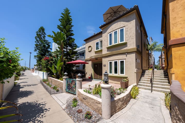 7 Doors from the Beach | Bikes | Boards | Parking