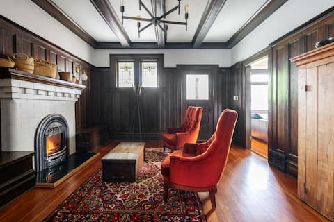 FULL House 3Beds With Patio 1.9km to Inner Harbour