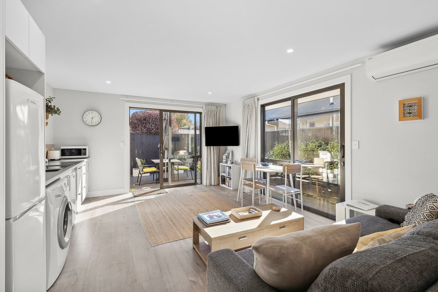 Modern, Sunny, Central 1