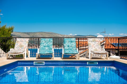 Spacious 3BDR Apt. Sea View in Villa Sunset
