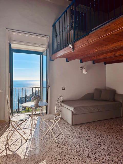 Annuncio Airbnb popolare: A house with a sea view [Amalfi Coast] a Vietri Sul Mare