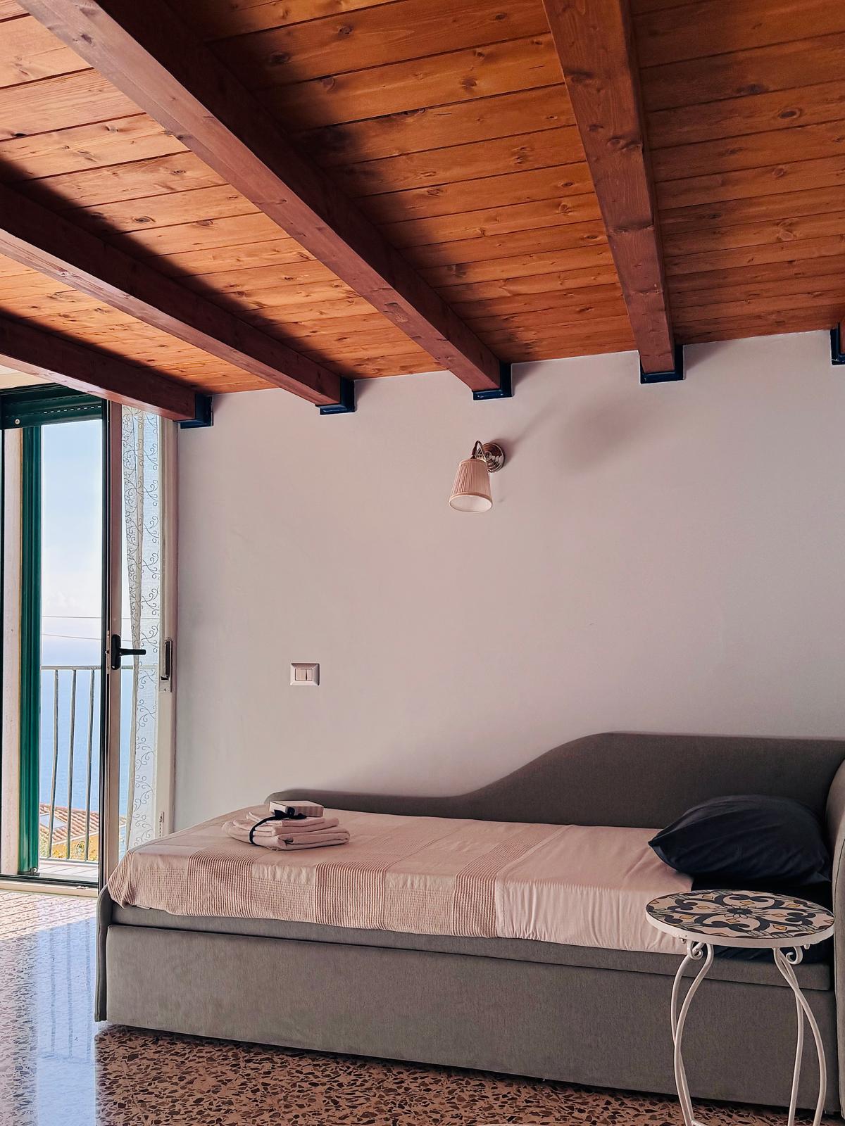 Annonce Airbnb populaire: A house with a sea view [Amalfi Coast] à Vietri Sul Mare
