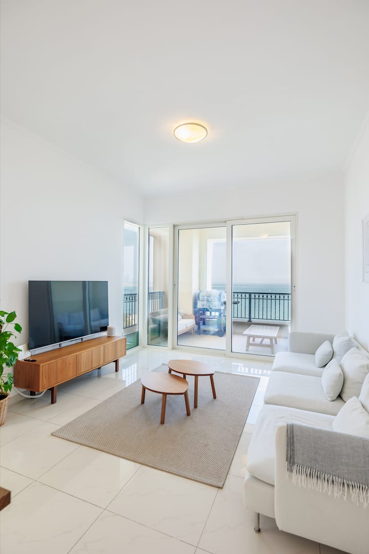 Lovely Two-bedroom Apartment With Pool Access - Qatar