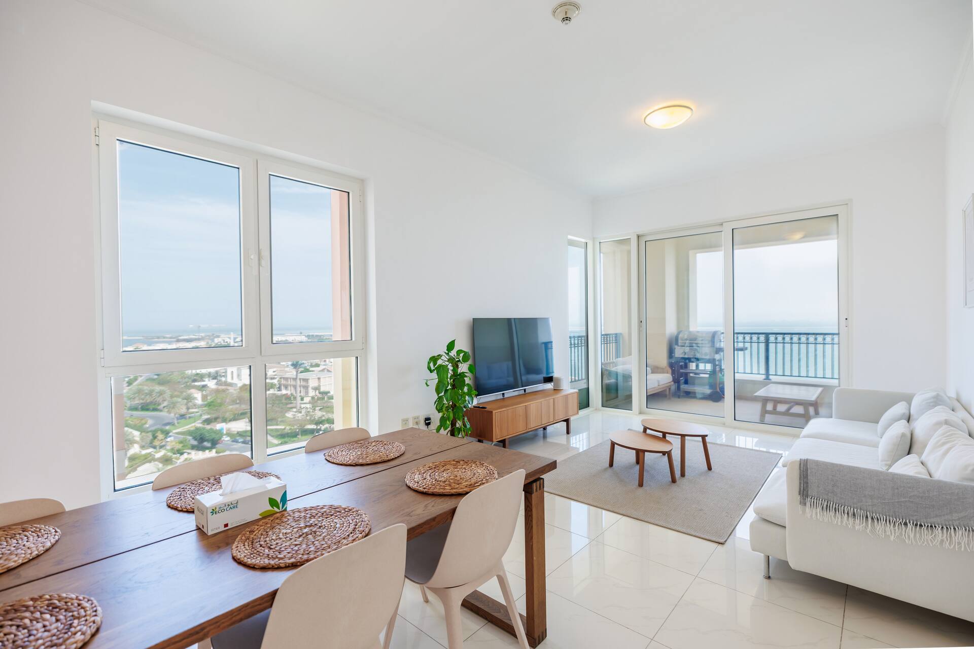Lovely Two-Bedroom Apartment with Pool Access