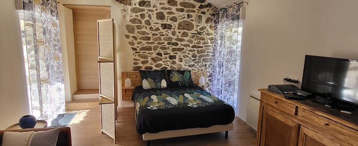 V obývacej izbe bol pridaný priestor na spanie (lôžko 140*190).