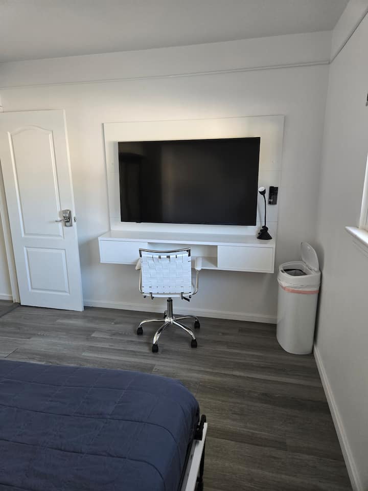 CHUMBA CHA KULALA CHA 2 KITANDA CHA MALKIA PICHA 1