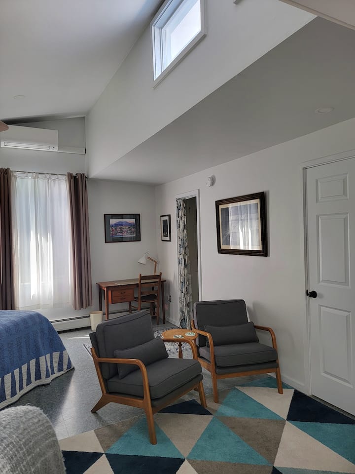 Bluebird Studio-
Light Filled And Airy - Middlebury, VT