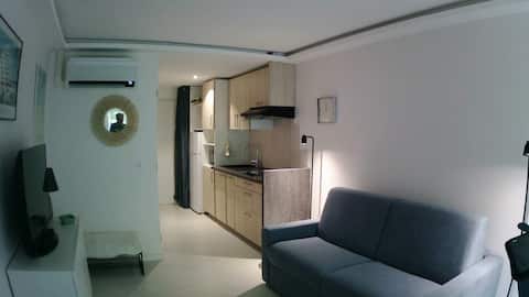 Top performing Airbnb: Beautiful studio-cabin on the ground floor. in La Grande Motte