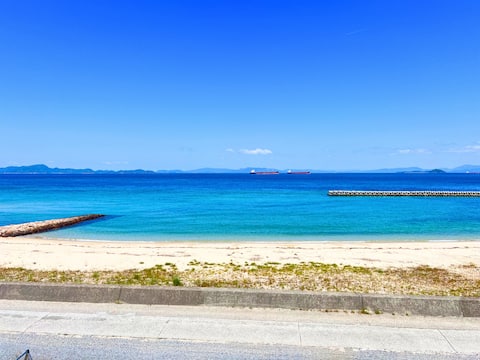 Seto Inland Sea in front of you.A space where you can enjoy the sea and craft beer for up to 10 gues
