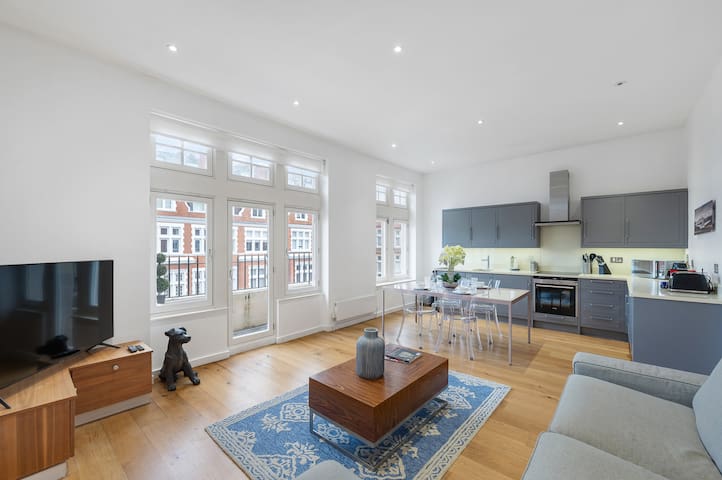 Near Hyde Park & Free Luggage Storage w Wash Machi