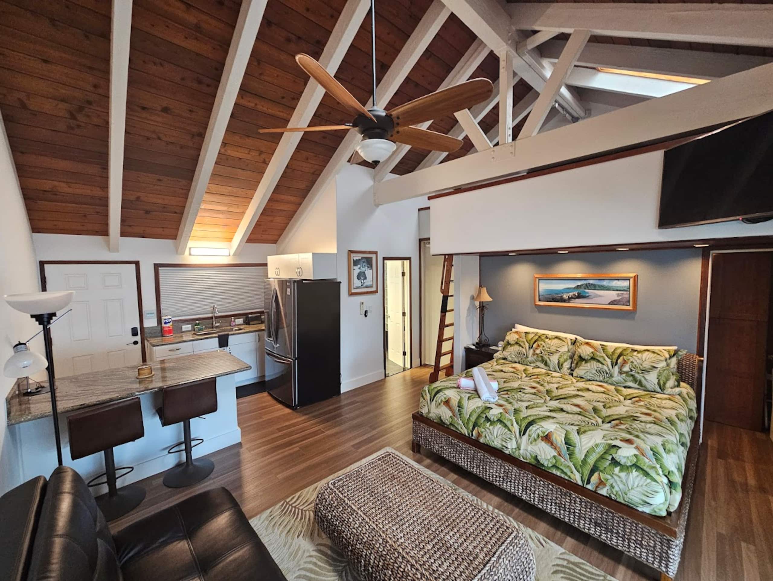 Kailua - Ocean/Mtn Views - 60' Pool - 2 Decks - Image 1