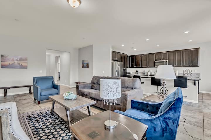 Vineyard House (10 Beds) - Hanford, CA