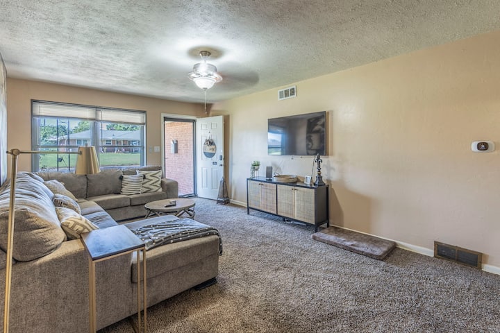 Spacious Home - Pet Friendly With Fence Yard - Midwest City, OK