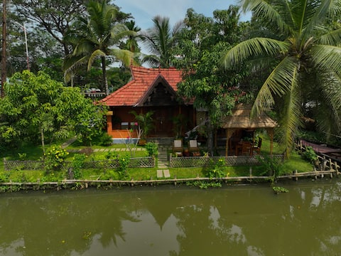 Little Chembaka- Private Villa with River View