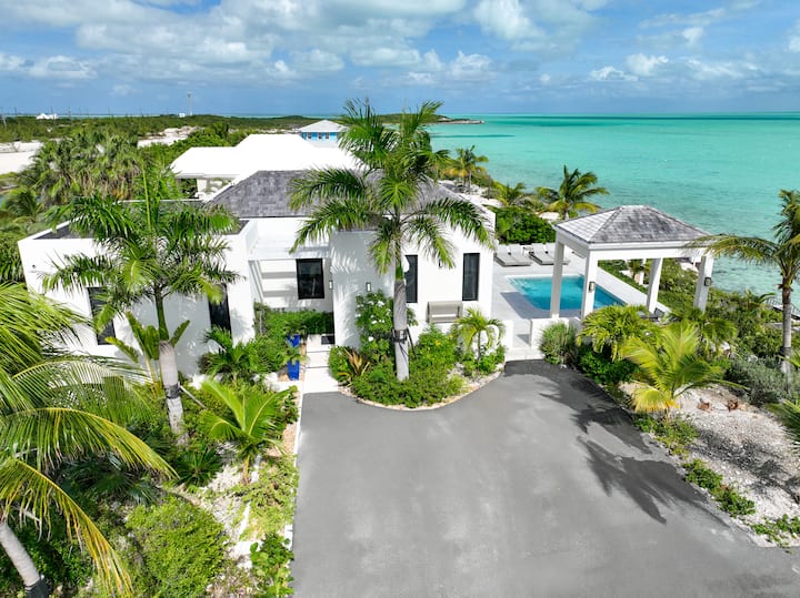 Oceanfront Turquoise Dream Villa - Turks and Caicos Islands