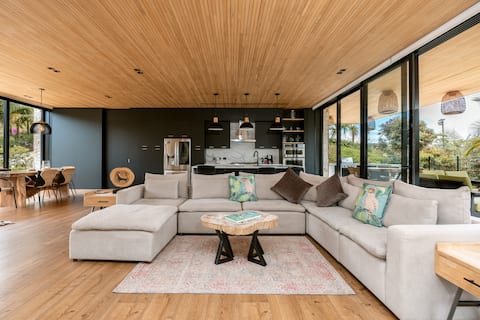 Luxury House next to Guatapé reservoir w/ Jacuzzi