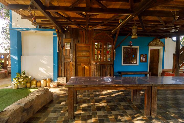 Upcycled 4- Bedroom Rustic Homestay With A Pool - Goa