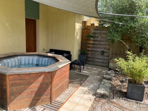 Independent studio – 2 guests/private Jacuzzi