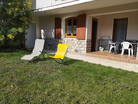 Apartment near the center with garden