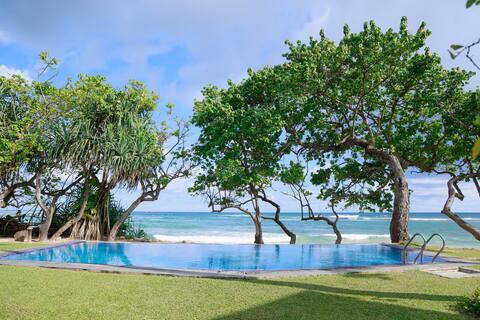 South Point Abbey - Beachfront 4 bedroom Villa
